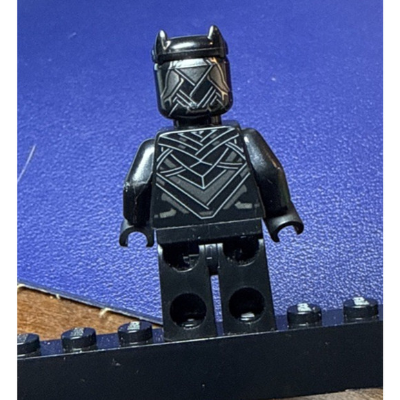 LEGO Marvel Black Panther Minifigure sh263 Teeth Necklace Set 76047 Civil War - Picture 2 of 7